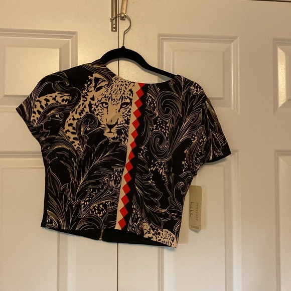 Beautiful print crop top - Picture 2 of 3